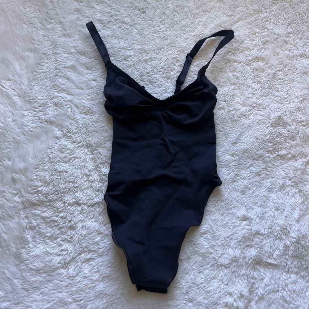 Skims Womens Onyx Black Seamless V-Neck Thong Bodysuit Size Small NWOT Comfy Fit